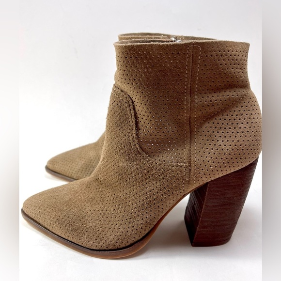 Vince Camuto Cava Perforated Suede Pointy Toe Ankle Boots Size 9M Camel Color - Picture 1 of 11